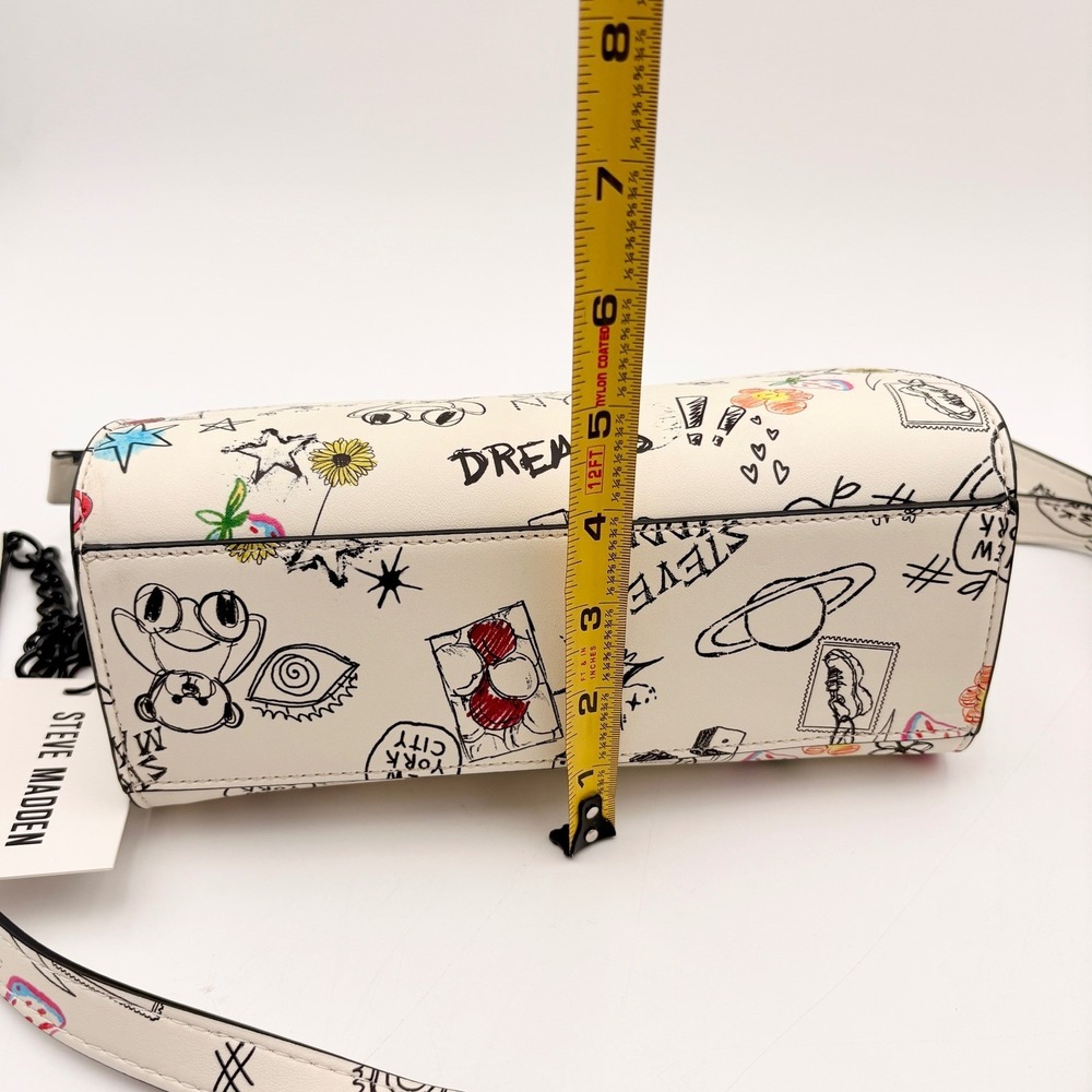 Steve Madden Graffiti Print BLEXI Crossbody Bag White Black Chain Strap Top Zip - Picture 10 of 12